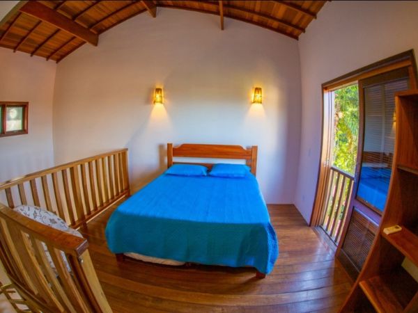 Sala com pé-direito duplo — Camélia e Dália